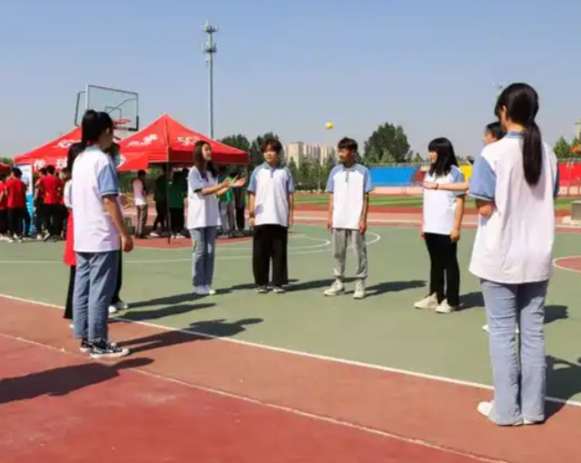 逐渐转向柔性引导激起学生内生动力一起更要守住安全的底线