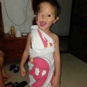 <b>湛江5岁男童被遗留在校车身亡续：园方已赔偿，</b>