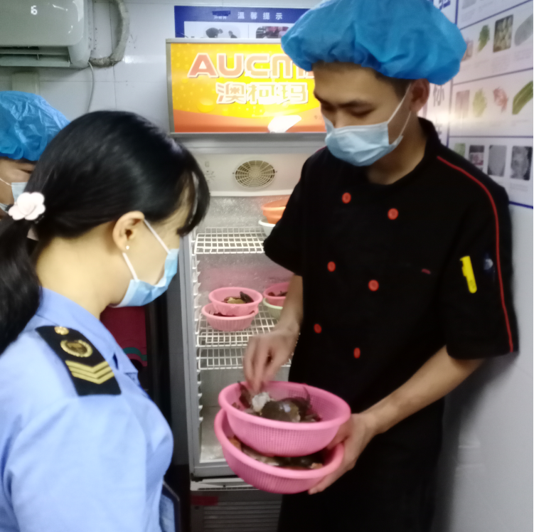 广州检查“胖哥俩肉蟹煲”餐饮店,部分食材未能提供检测报告